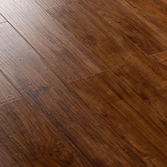 brown-laminate-flooring-1.webp