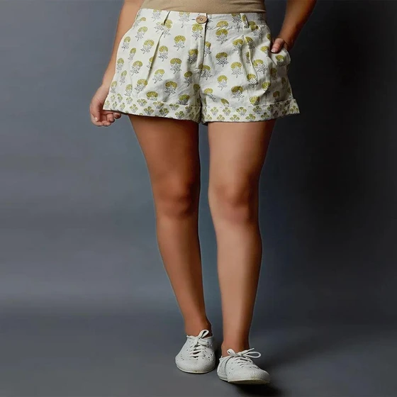 cotton-printes-shorts-1.webp