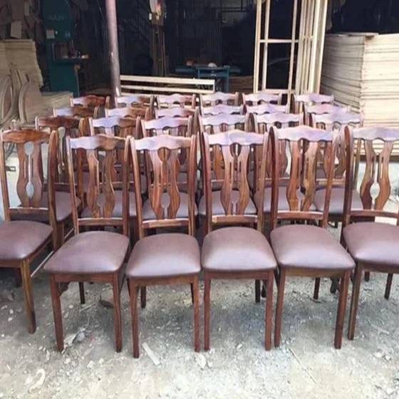 wood-wedding-chairs-2.webp