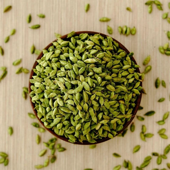 green-cardamom-1.webp