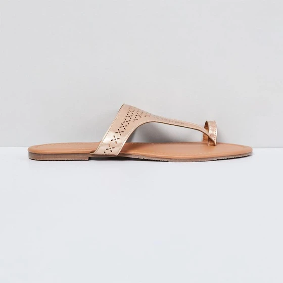 ring-flat-sandal-2.webp
