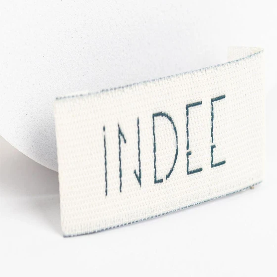 white-woven-labels-1.webp