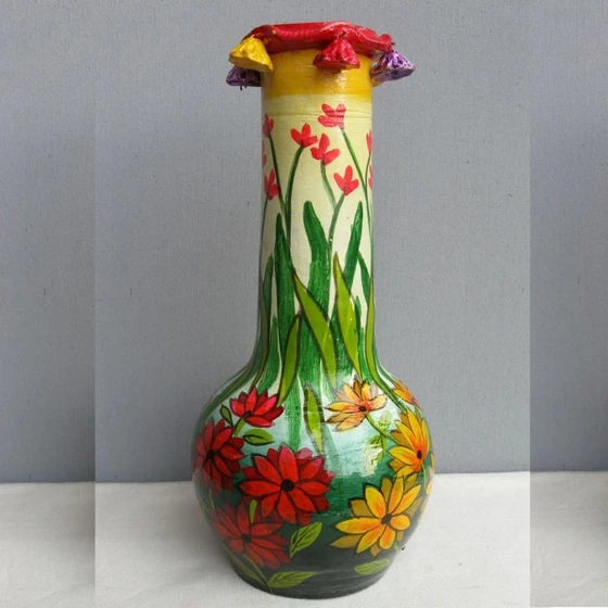 vase-hand-painted-1.webp