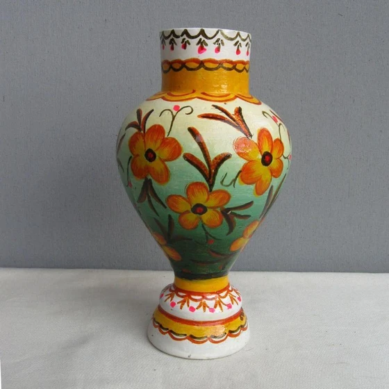 vase-hand-painted-2.webp