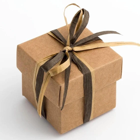 small-gift-box-2.webp