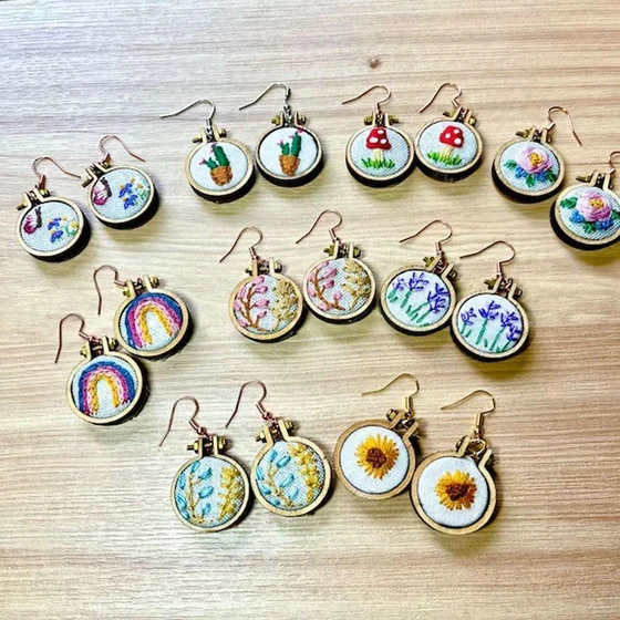 hand-embroidered-earrings-2.webp