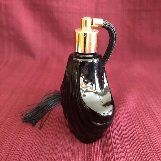 black-glossy-perfume-bottle-2.webp