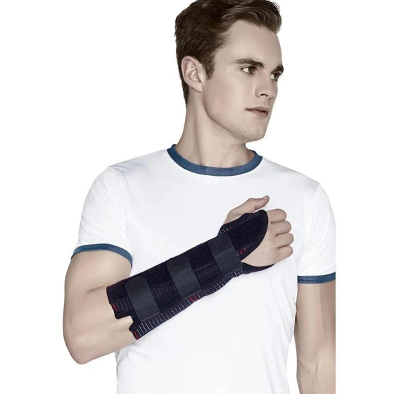 elastic-wrist-brace-2.webp