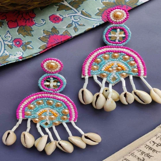embroidered-hand-earring-2.webp