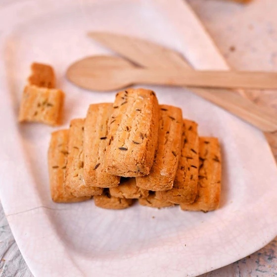 brown-jeera-biscuits-2.webp