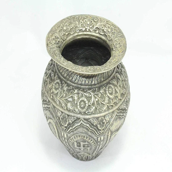 handcrafted-silver-pot-1.webp