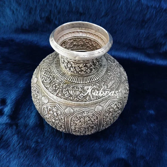 handcrafted-silver-pot-2.webp
