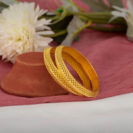 plain-gold-bangles-2.webp