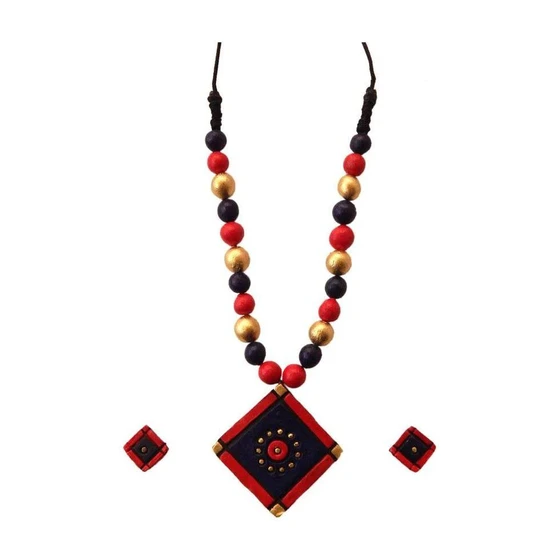terracotta-necklace-2.webp