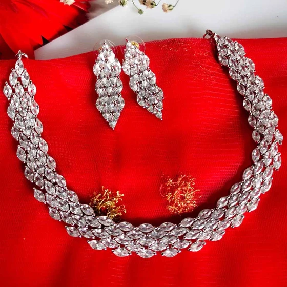 polished-diamond-necklace-1.webp