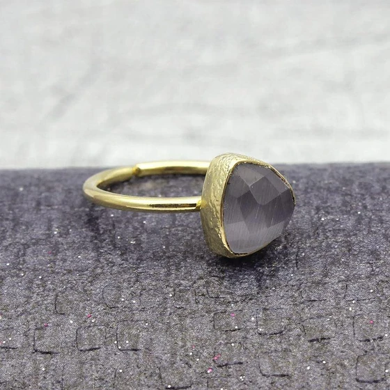 grey-gemstone-rings-2.webp