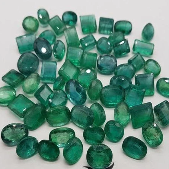 loose-emerald-gemstones-2.webp