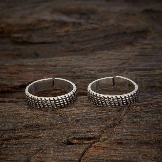 silver-toe-ring-1.webp