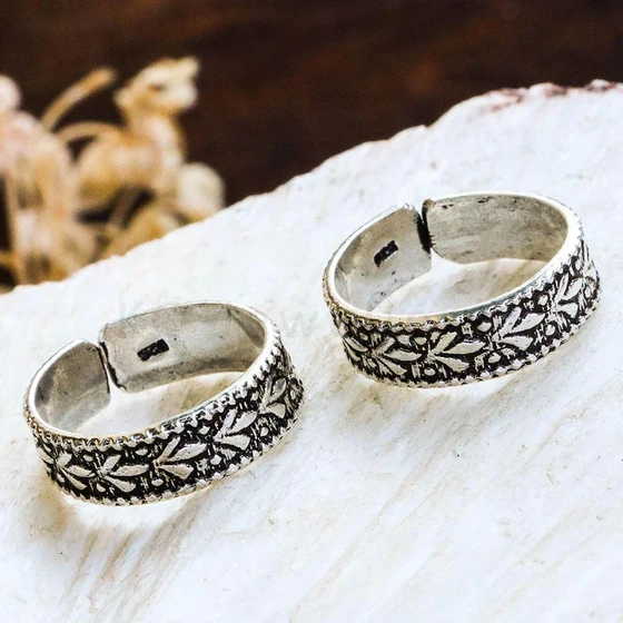 silver-toe-ring-2.webp