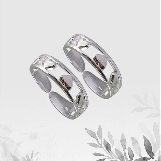 silver-plain-toe-ring-1.webp