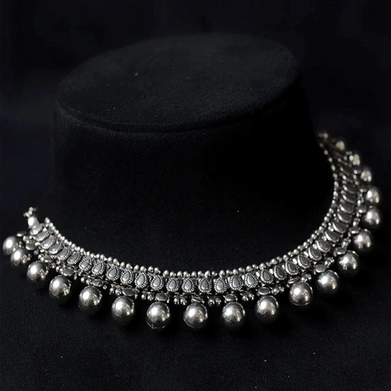 designer-silver-necklace-2.webp
