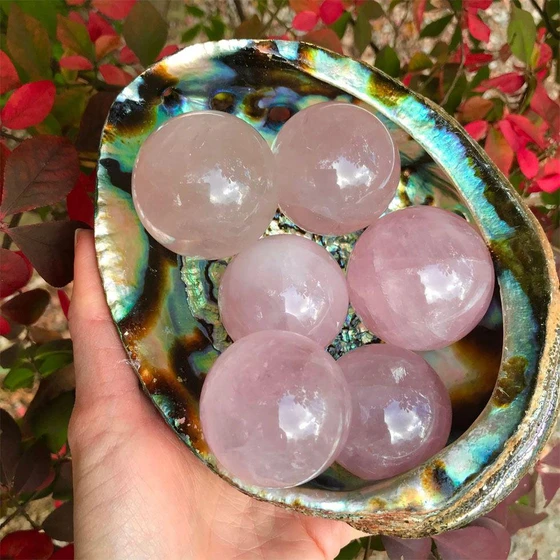 rose-quartz-balls-2.webp