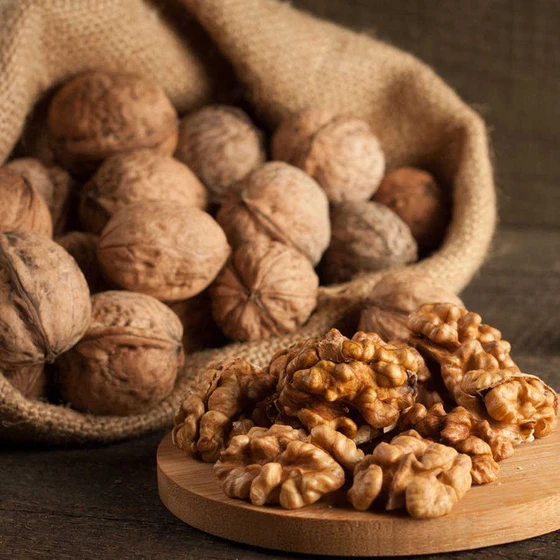 healthy-whole-walnut-1.webp