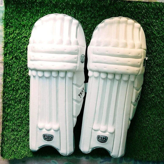cricket-leg-guards-2.webp