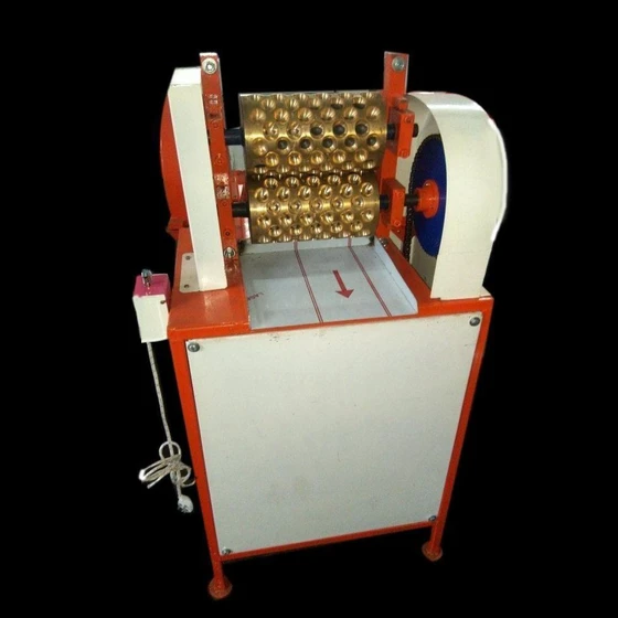 making-sweets-machine-2.webp