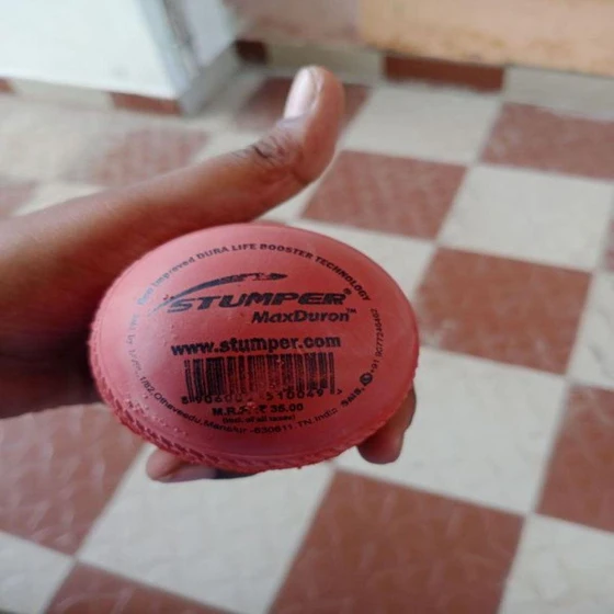 cricket-round-rubber-balls-2.webp