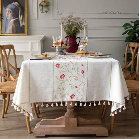 table-covers-embroidery-2.webp