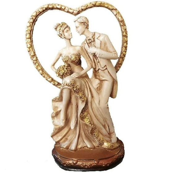 couple-statue-2.webp