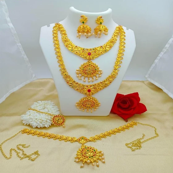 gold-jewellery-1.webp