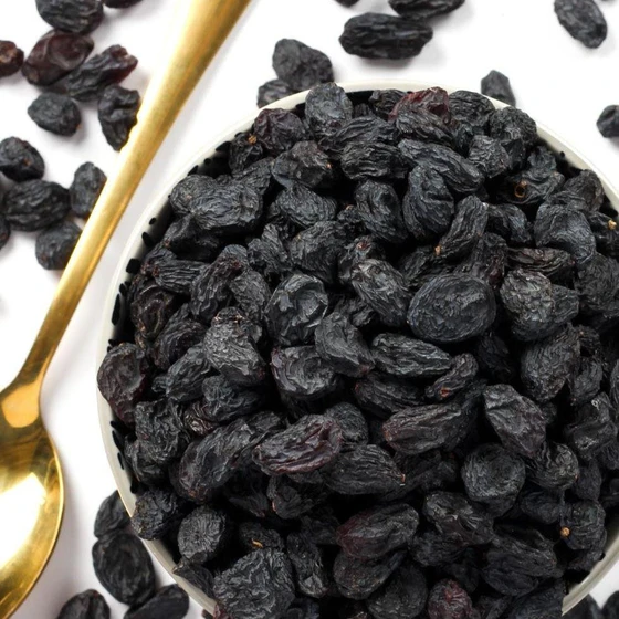 dried-black-raisins-2.webp