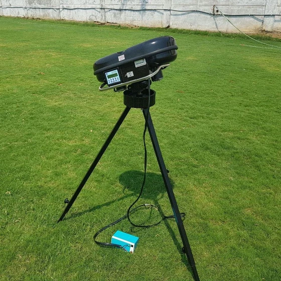 leverage-cricket-bowling-machine-1.webp