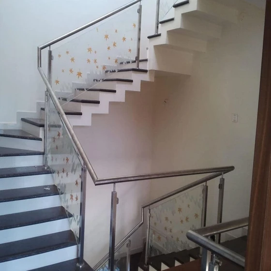 residential-stair-railing-2.webp