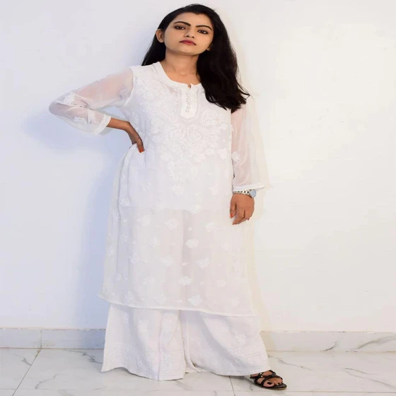 chikan-white-kurti-2.webp