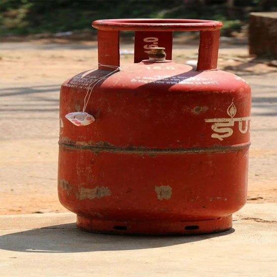 lpg-gas-cylinder-2.webp