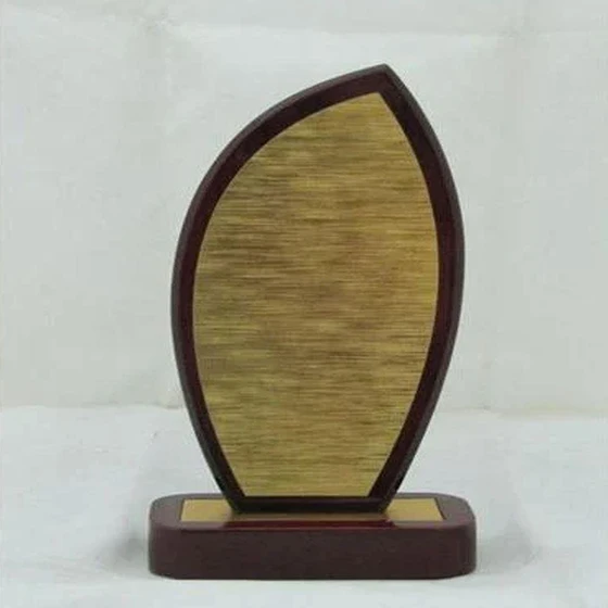 wooden-leaf-trophy-2.webp