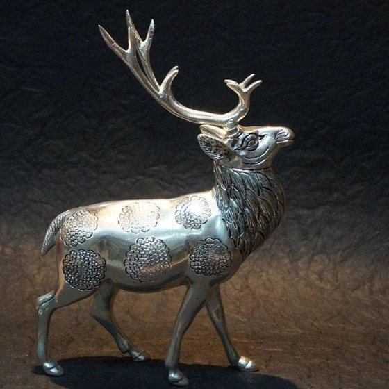 silver-aluminium-deers-2.webp
