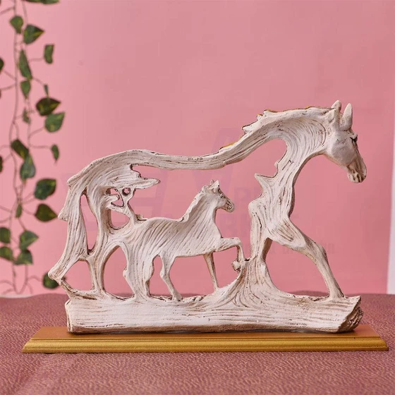 horses-animal-statue-2.webp