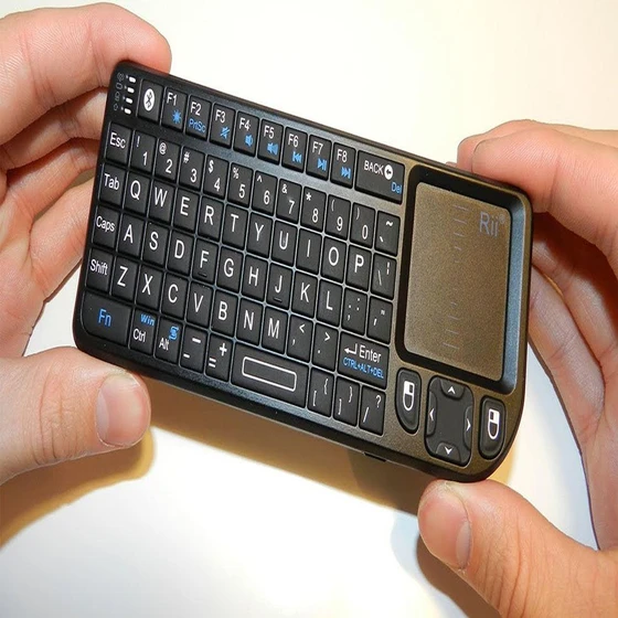 mini-bluetooth-keyboard-2.webp