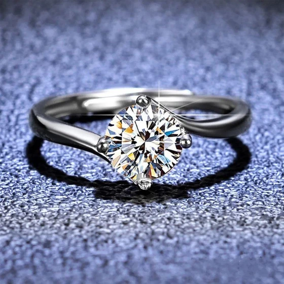 silver-moissanite-rings-1.webp