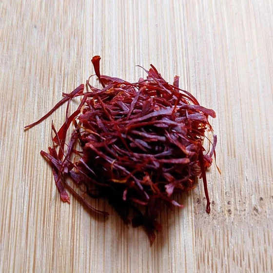 natural-dried-saffron-2.webp
