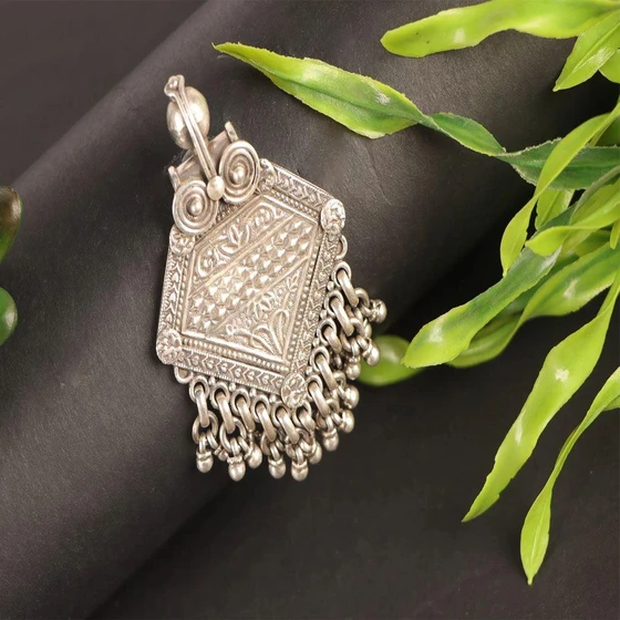 antique-silver-pendant-1.webp