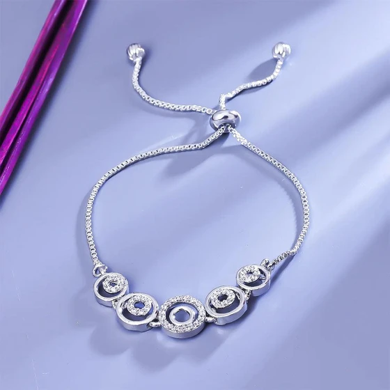 women-silver-bracelets-2.webp