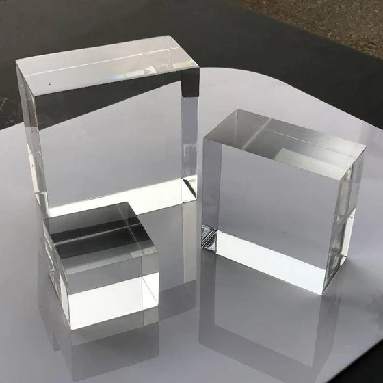 acrylic-risers-stand-2.webp
