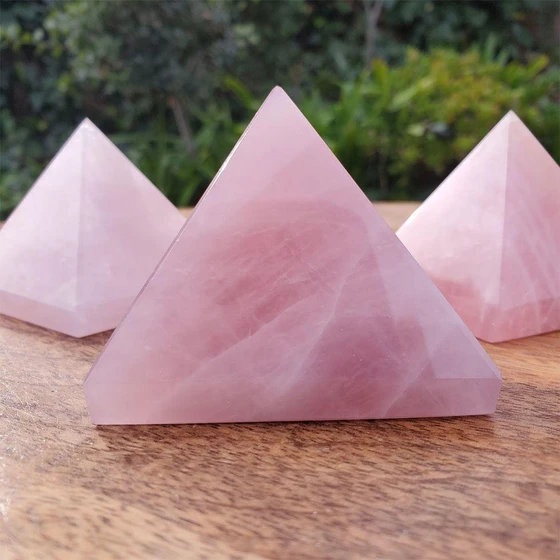 quartz-rose-pyramid-1.webp