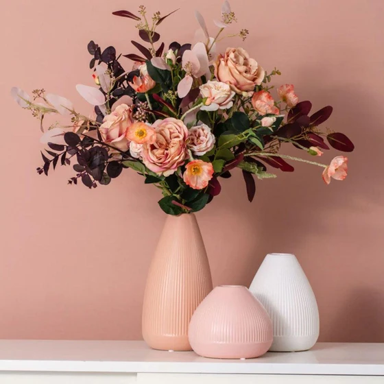 table-flowervases-2.webp