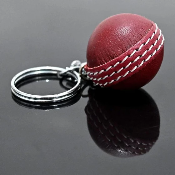 cricket-ball-keyring-2.webp